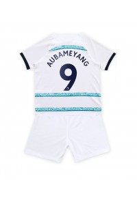 Chelsea Aubameyang #9 Babyklær Borte Fotballdrakt til barn 2022-23 Korte ermer (+ Korte bukser)